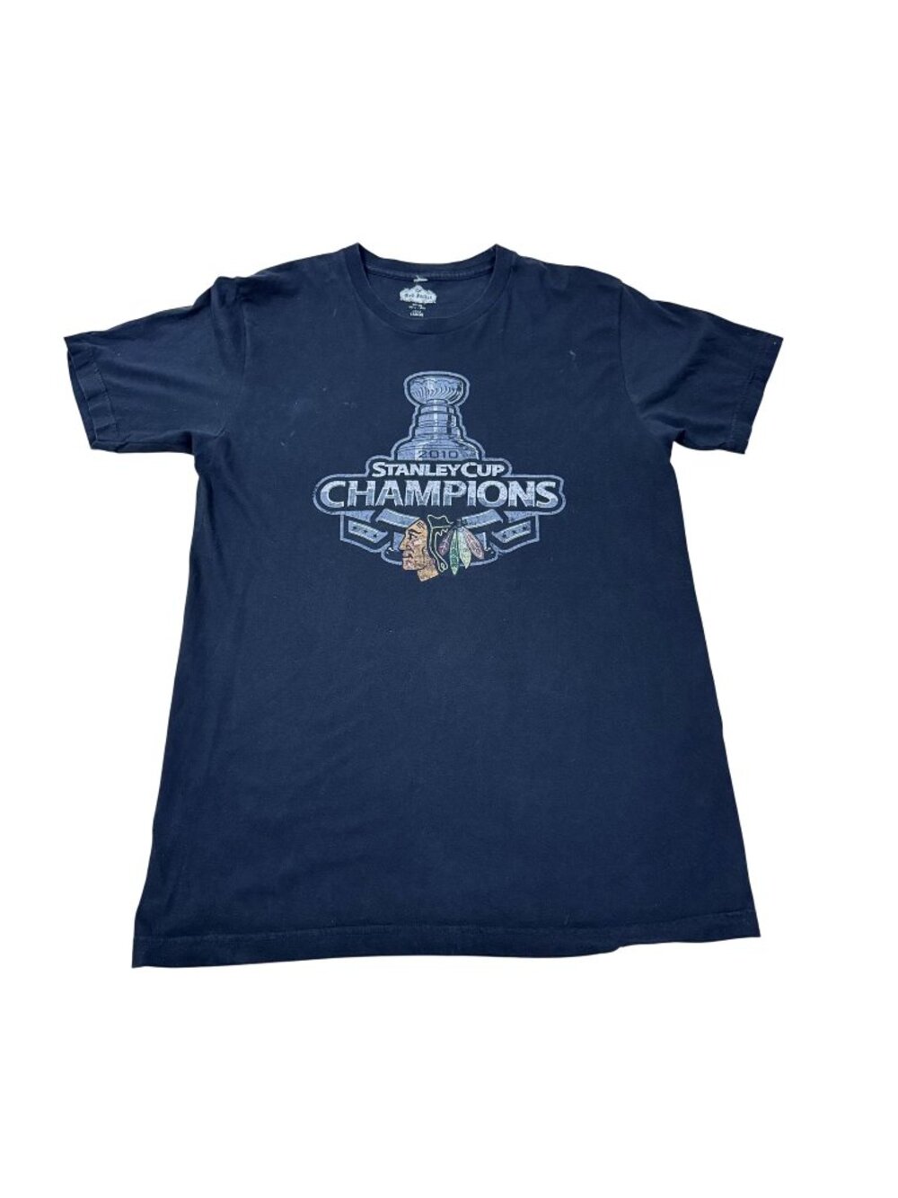 Red Jacket – Men’s Black Chicago Blackhawks 2010 Stanley Cup Champions Tee – L